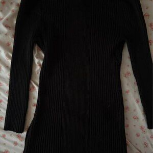 black long sleeved sweater